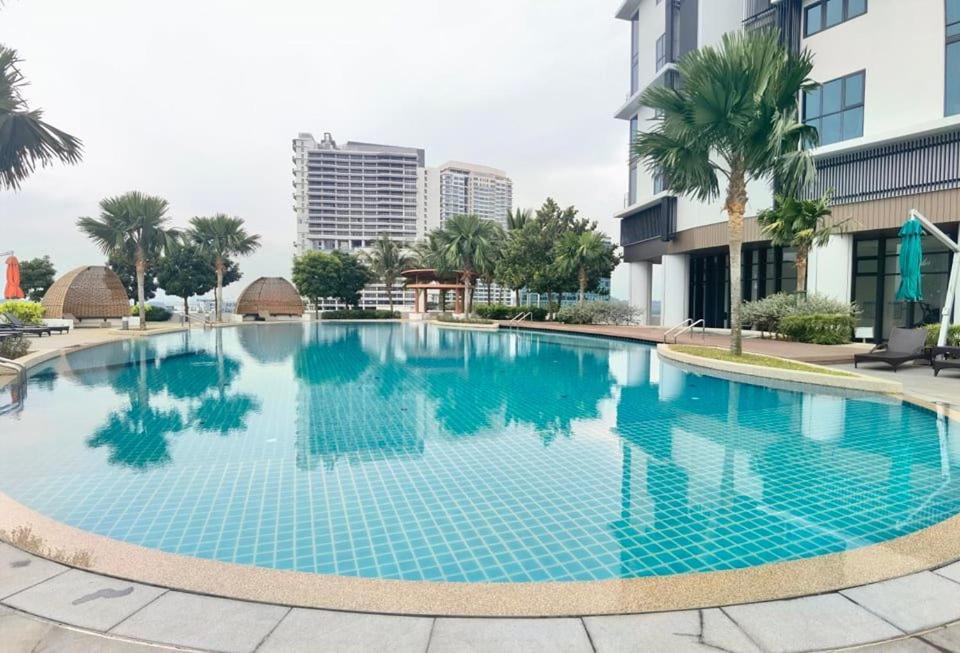 1519 Almas Suites Seaview Sunrise Netflix By Stay Nusajaya  Kültér fotó